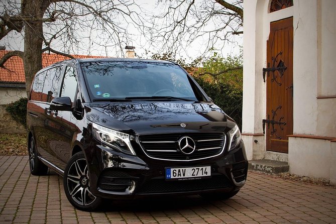 Scenic transfer from Prague to Passau with 4 hours sightseeing in Cesky Krumlov - Flexible Timing and Customizable Experience