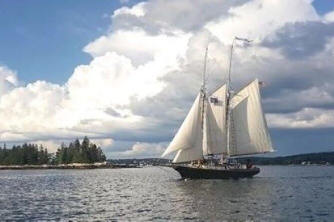 Schooner Applejack 2-Hour Day Sail from Boothbay Harbor - A Relaxing and Interactive Day Sail on Maine’s Oldest Windjammer