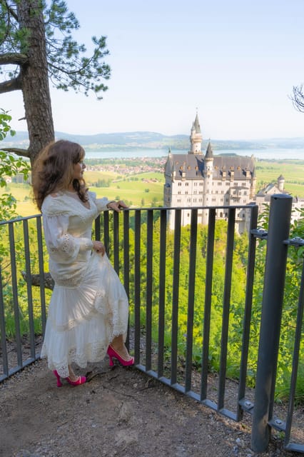 Schwangau: Private Photoshoot at Neuschwanstein Castle - The Experience Provider: Sonnenschein Fotografie by Ayse Kloster