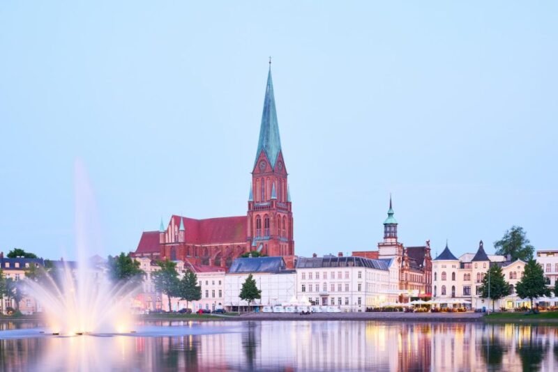 Schwerin: City Highlights Guided Tour - Visiting the Schwerin Cathedral and Paffenteich