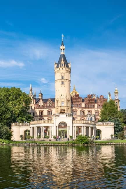 Schwerin: Express Walk with a Local - Tips on Local Cuisine and Nightlife