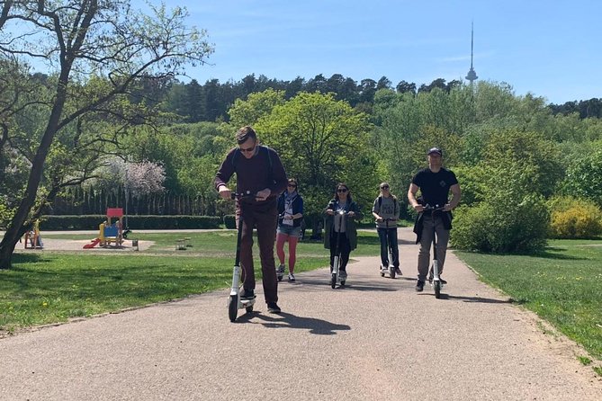 Scooter City Tour of Vilnius Highlights - The Guide’s Role: Knowledgeable and Friendly
