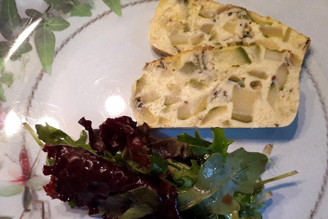 Seasonal French Lunch and Small-group Tour of Montmartre - Discover Montmartre with a Local-Led Small-Group Tour and Seasonal French Lunch