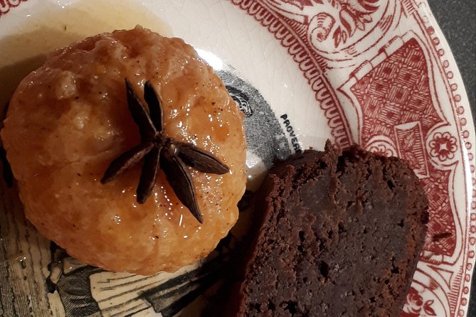 Seasonal French Lunch and Small-group Tour of Montmartre - Indulge in a Seasonal French Lunch on a Private Terrace