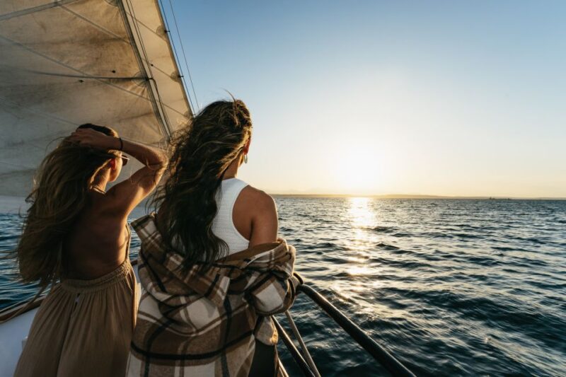 Seattle: Tall Sailboat Sunset Harbor Cruise - Interactive Sailing Opportunities and Crew Expertise