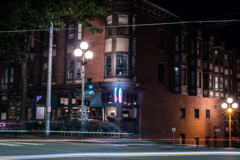 Seattle Terrors Spirits & Spirits Haunted Pub Crawl - Kells Irish Restaurant and Bar’s Eerie Atmosphere