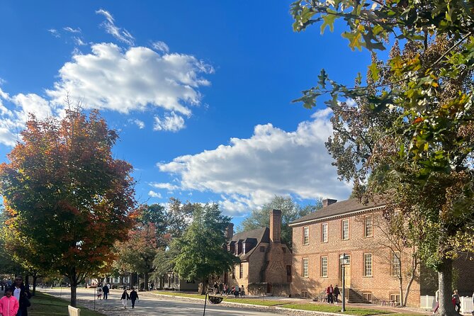 Secret Lives on Colonial Women - The Guide’s Style and Tour Atmosphere