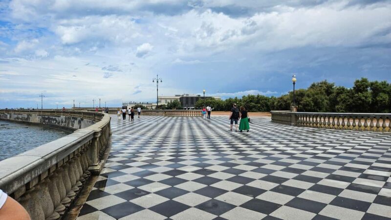 Secret Livorno: A Walking Journey Through History, Canals, and Legends - Key Points