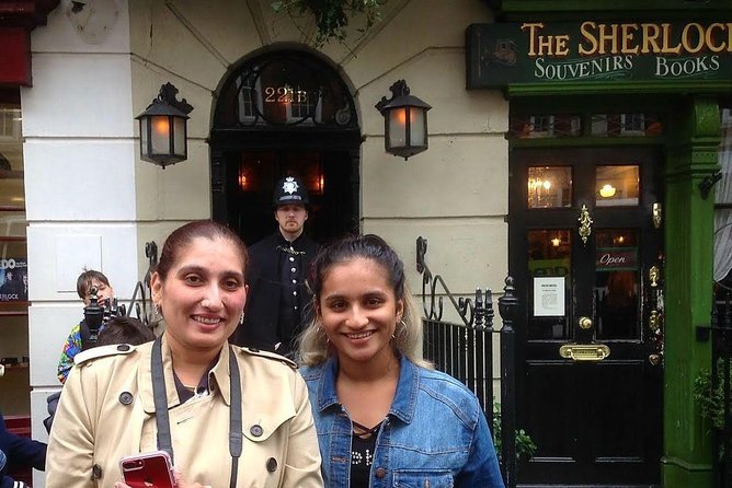 Secret London Private Taxi Tour - Dickensian Alleyways and 17th-Century Taverns