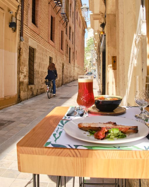 Secret Valencia Experience: The City and Its Flavors - Enjoying a Laid-Back Drink at the Restaurant Secret