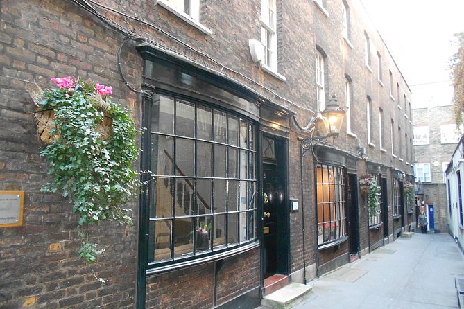 Secret Walking Tour of Central London - Covent Garden and the Beauty of St. Paul’s Church Gardens