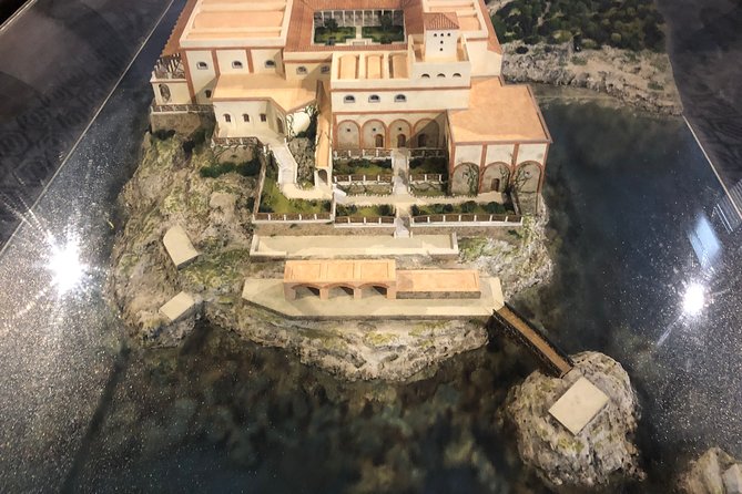 Secret walks of Piano di Sorrento - Villa Lauro: A Prime Example of Neoclassical Architecture