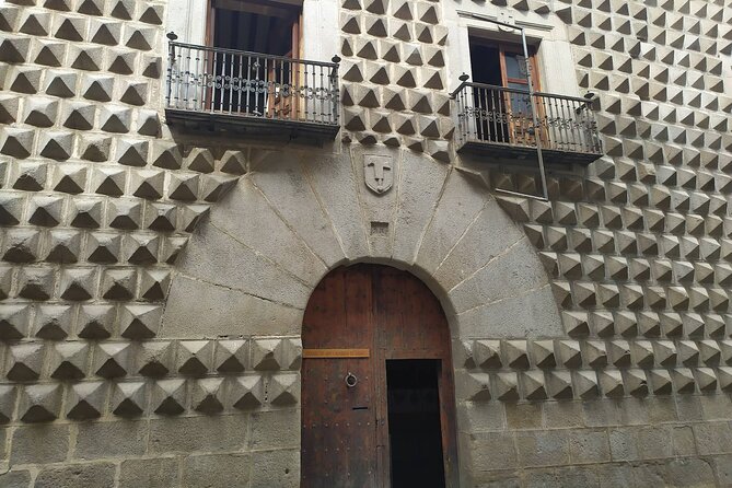 Segovia from the Aqueduct to the Alcazar: A Self-Guided Audio Tour - Exploring the Plaza de Medina del Campo and Its Local Atmosphere