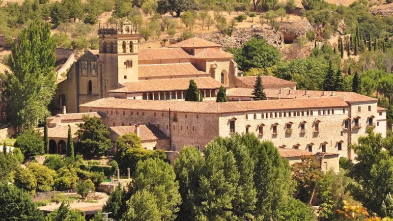 Segovia: guided route on an electric bicycle (ebike) - Visiting the Church of San Lorenzo and Monastery of Santa María del Parral