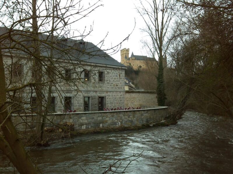 Segovia: guided route on an electric bicycle (ebike) - Authentic Tapa Break at a Local Bar