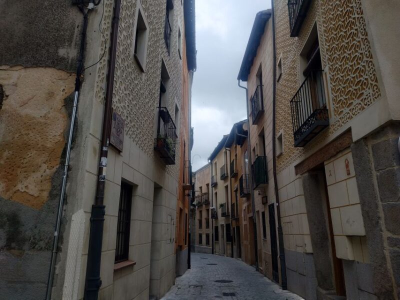 Segovia: Guided Walking Tour with Alcázar Entry - Practical Details and Group Dynamics