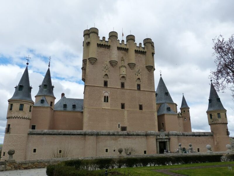 Segovia: Guided Walking Tour with Alcázar Entry - Frequently Asked Questions
