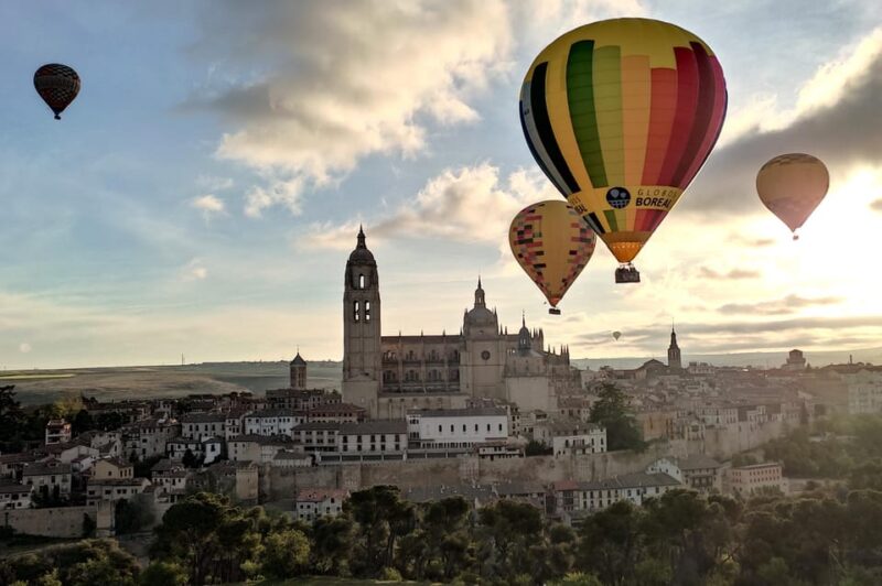 Segovia: Hot Air Balloon flight with Optional Transfer - Practical Details: Meeting, Transfers, and Accessibility