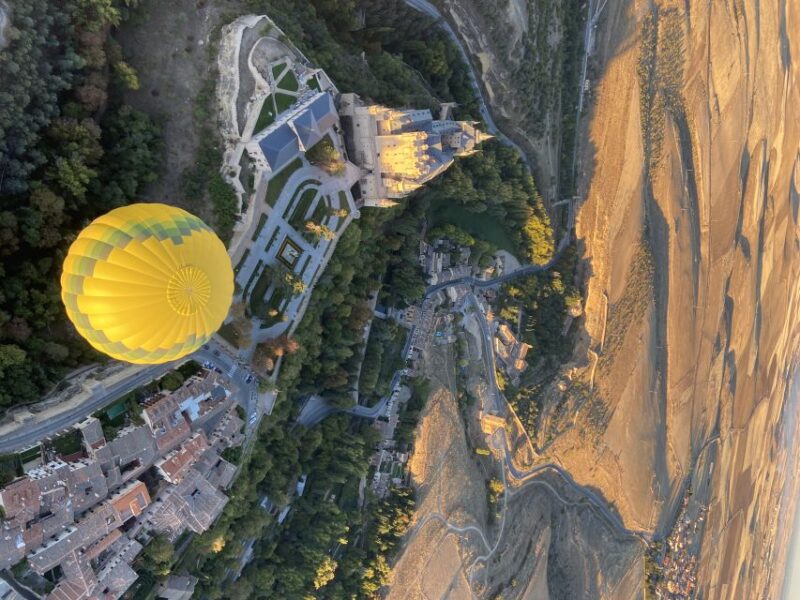Segovia: Hot Air Balloon Flight with Picnic and Cava - Key Points