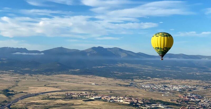 Segovia: Hot Air Balloon Ride with Picnic and Activity Video - Key Points