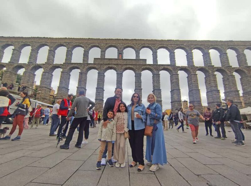 Segovia: Kid-Friendly Private Guided Tour for Families - Visiting the Fairy-Tale Alcázar of Segovia