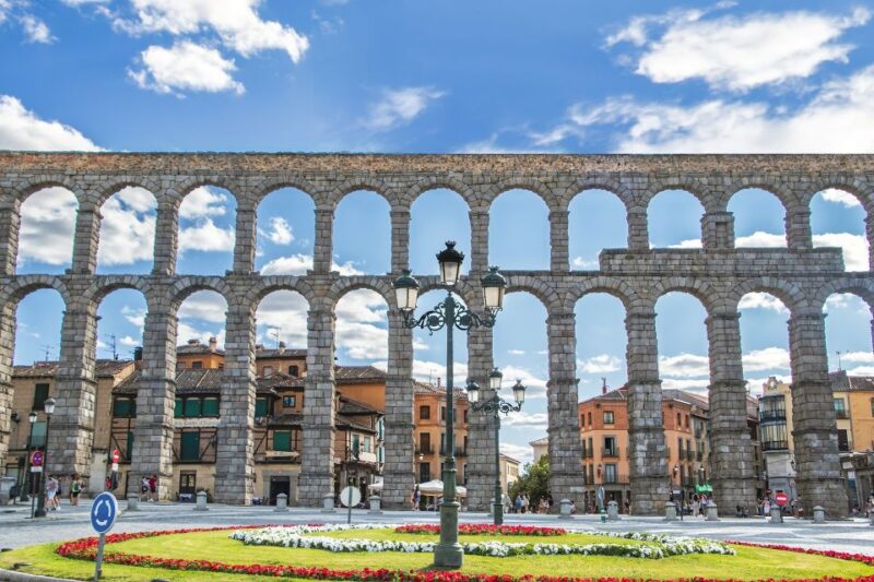 Segovia - Old Town tour including Castle visit - Visiting the Gothic Cathedral in Plaza Mayor