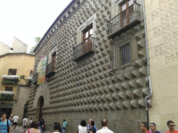 Segovia Private 5 hours Tour from Madrid with Hotel Pick up - Key Points