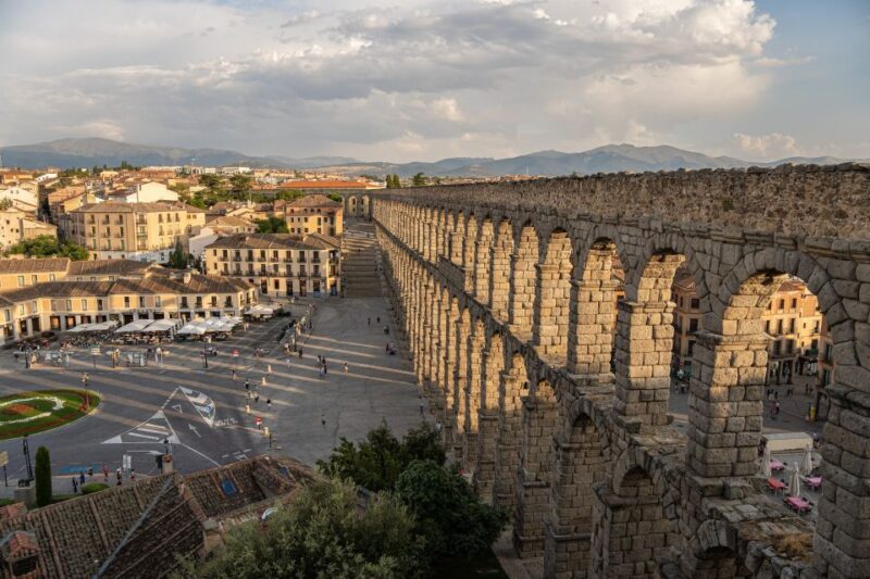 Segovia: Private City Walking Tour with Alcázar of Segovia - Discovering Segovia’s Medieval City Walls