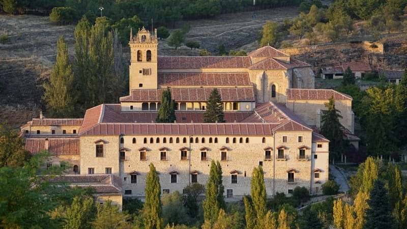 Segovia: Private Tour from Madrid by Minivan - Return Journey with Scenic Views of Sierra de Guadarrama