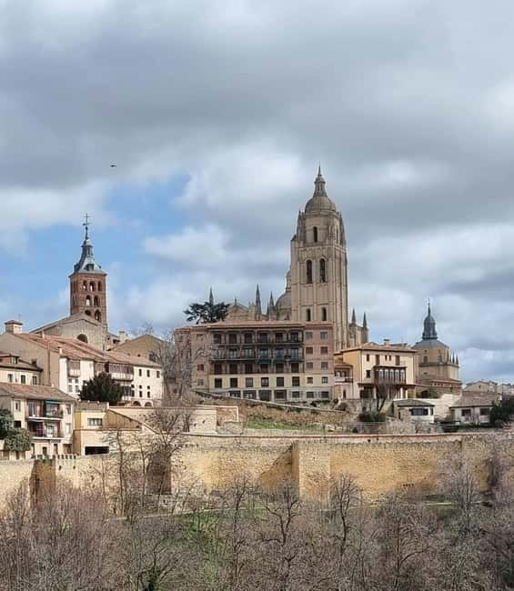 Segovia: Private Tour from Madrid by Minivan - Logistics and Accessibility