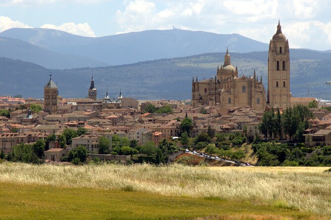 Segovia private tour from Madrid by private car - Visiting the Casa de los Picos and Calle la Alhóndiga