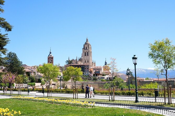 Segovia Tour with Cathedral and Alcazar from Madrid - Casa de los Picos: A Quick Photo Stop