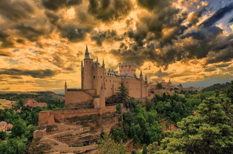 Segovia's Legends and Mysteries Tour in Spanish - Discover Segovia’s Secrets on a 105-Minute Spanish-Guided Tour