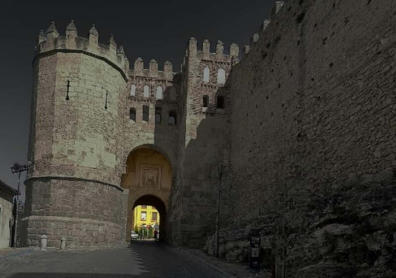 Segovia's Legends and Mysteries Tour in Spanish - Exploring Segovia’s Legends from the Alcázar to the Jewish Quarter
