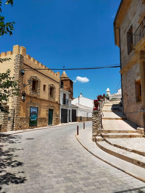 Segura de la Sierra: Highlights Walking Tour - Logistics and Practical Tips