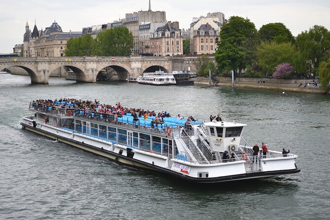 Seine River Cruise with Commentary 1 Hour - Seating Options and Weather Comfort