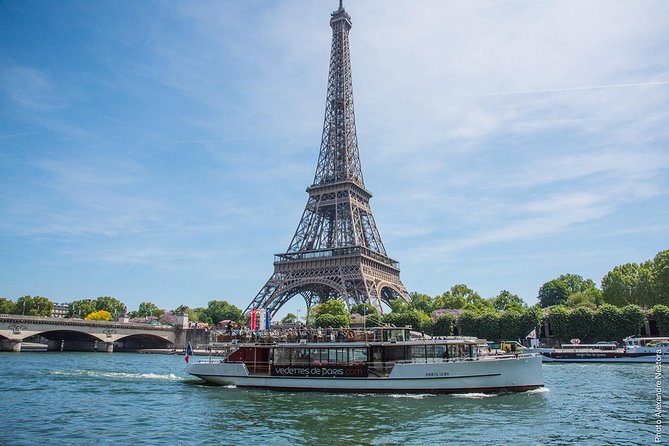 Seine River Guided Cruise with Snack Options by Vedettes de Paris - The Guide’s Narration and Audience Experience