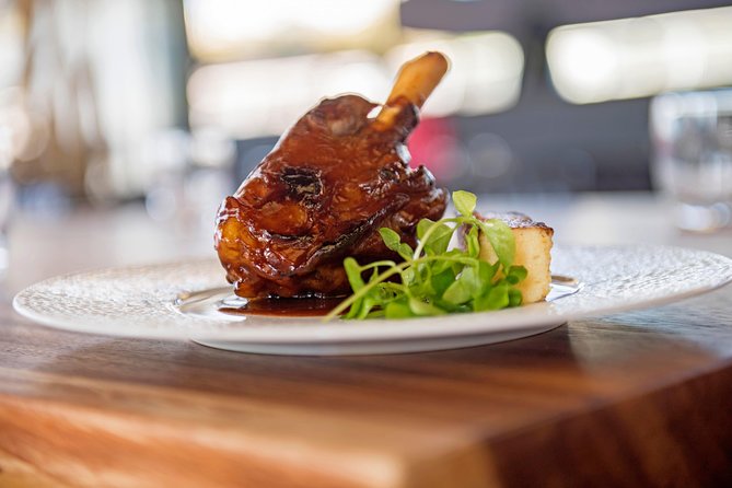 Seine River Sightseeing Cruise and Dinner at Le Bistro Parisien - The Dining Experience at Le Bistro Parisien