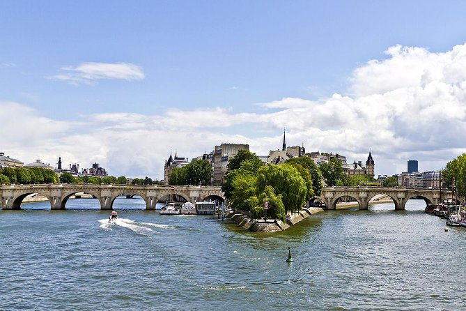 Seine River Sightseeing Guided Cruise by Vedettes du Pont Neuf - Comparing Day and Night Cruises