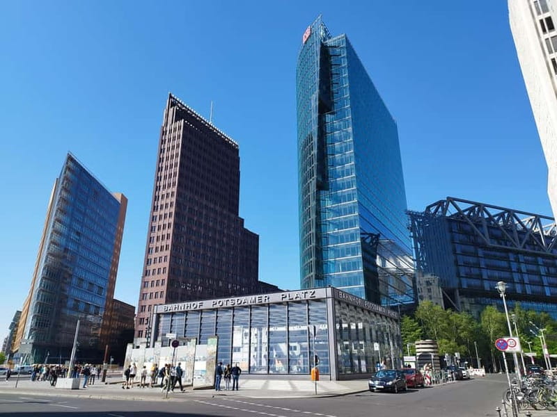 Self-drive E-Scooter shared guide in small groups - Key Points