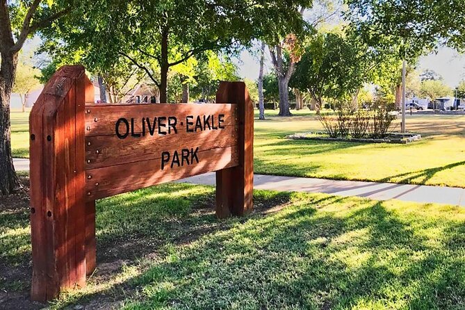 Self-Guided Amarillo Scavenger Hunt: Amarillo Art & Elms - Discover Amarillo Through a Self-Guided Art and Elms Scavenger Hunt