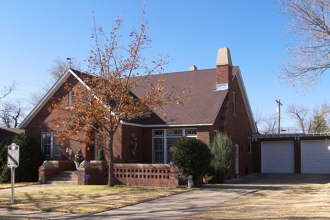 Self-Guided Amarillo Scavenger Hunt: Amarillo Art & Elms - Key Points