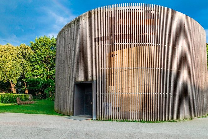 Self-Guided Audio Tour-The Fall of the wall: A light for humanity - Practical Details and Accessibility