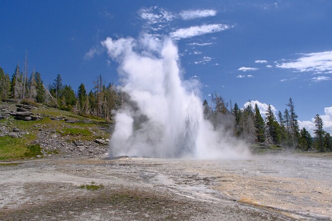 Self Guided Audio Walking Tour of Old Faithful Geyser Basin - Chromatic Pools Vibrant Colors and Temperatures