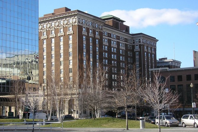 Self-Guided Grand Rapids Scavenger Hunt: Round River City - Starting Point at 111 Library St NE