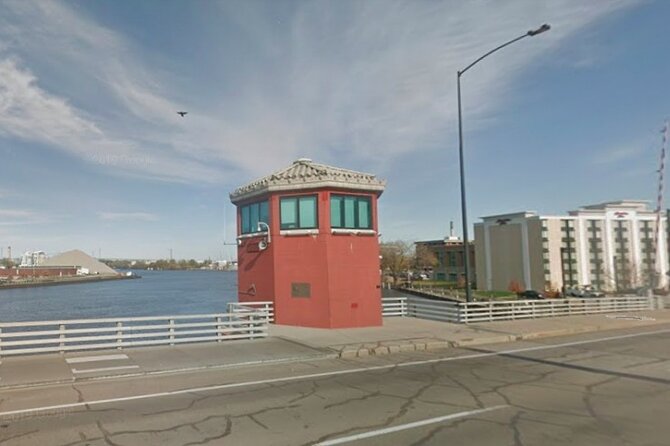 Self-Guided Green Bay Scavenger Hunt: Victory In Titletown - Key Points