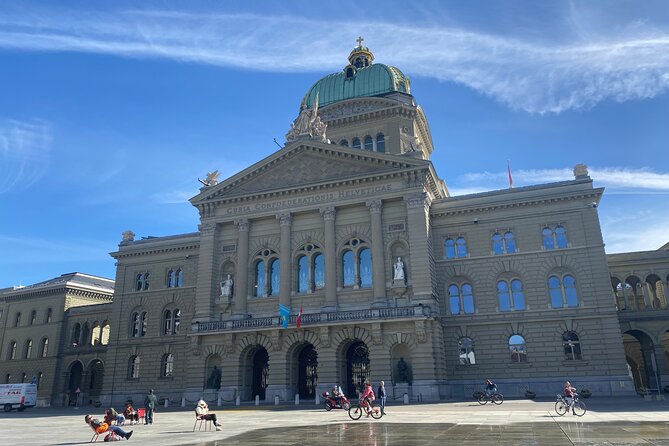 Self-Guided Reading City Tour in Bern - The Concept of Justice at Gerechtigkeitsbrunnen