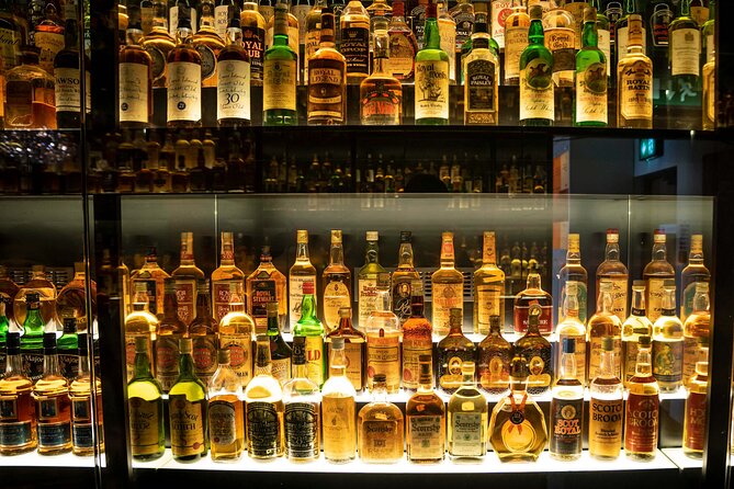 Self Guided Royal mile Audio Tour in Edinburgh - Vibrant Traces at Tron Kirk Market and Cockburn Street