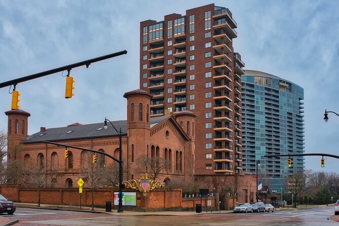 Self-Guided Scavenger Hunt: Discovering Columbus - What Landmark Stops Can You Expect?