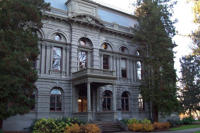 Self-Guided Scavenger Hunt: Eugene Waddle Around Campus - Exploring Eugenes Historic Campus Landmarks